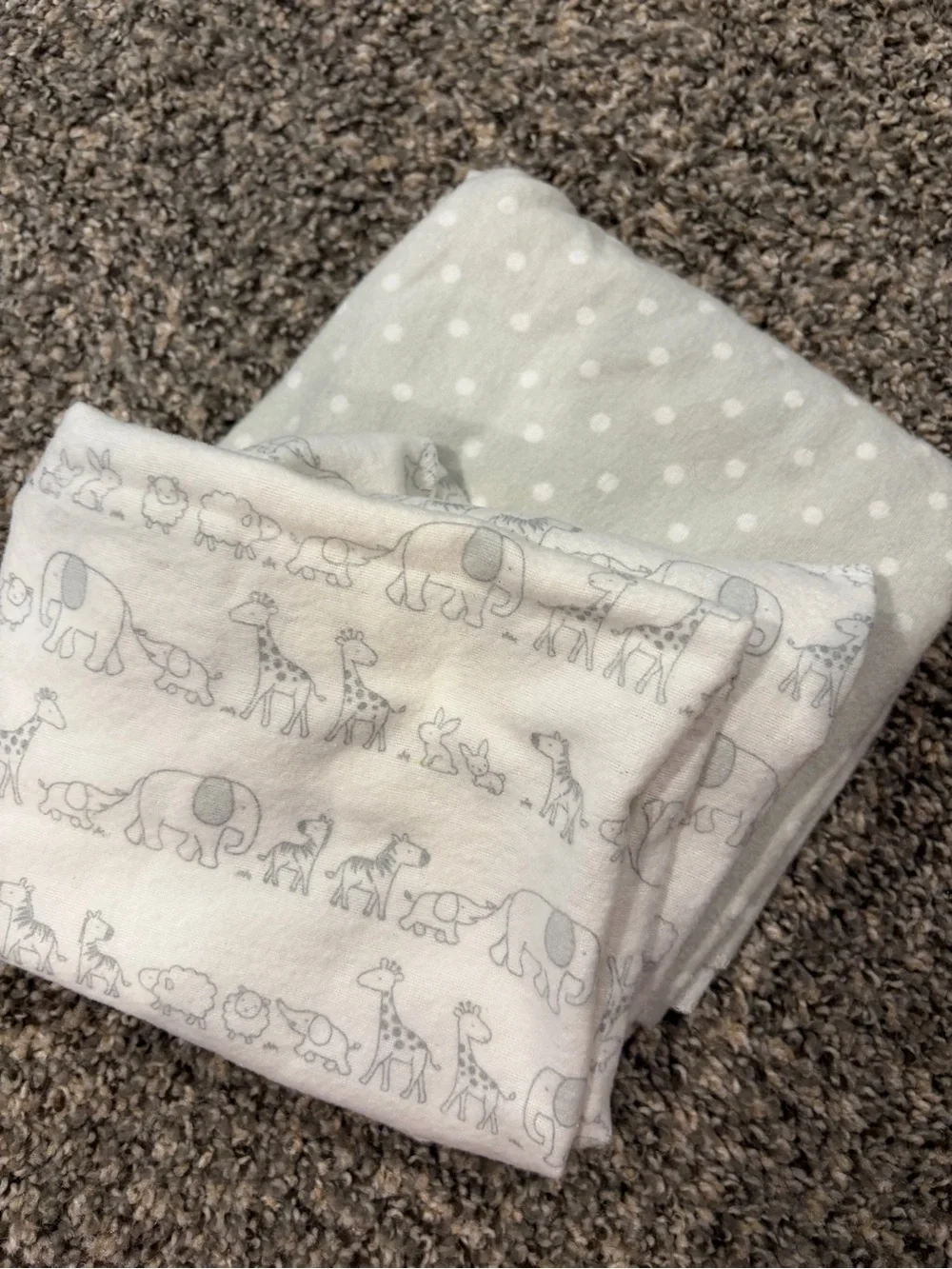 Set of 2 gender neutral receiving blankets